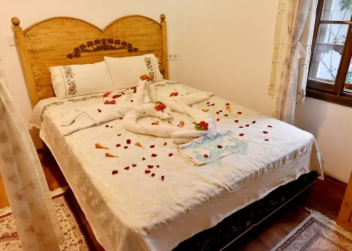 Sirincem Gazde/Camere de închiriat *