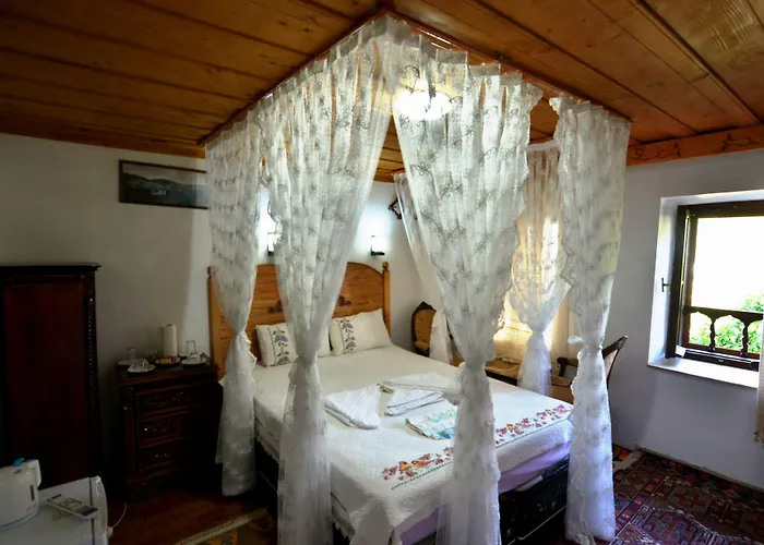 Sirincem Gazde/Camere de închiriat *